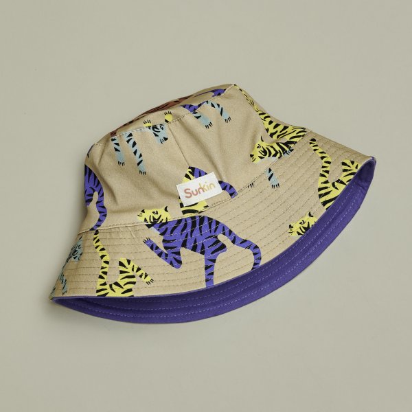 Reversible bucket hat with tiger print and plain violet on reverse.