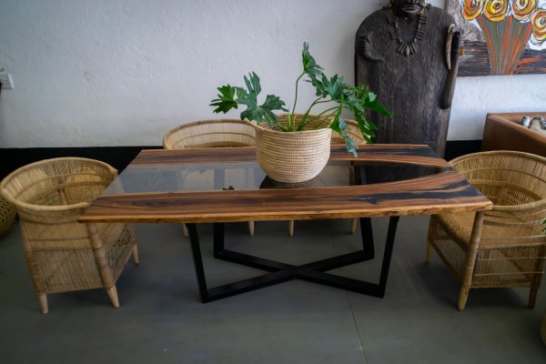 Mukute Dining Table